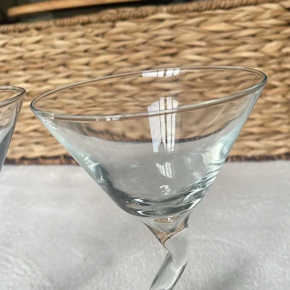 Libbey Set of 2 Z Stemware Wine Martini 8 oz Glasses With Zig Zag Stem - Picture 9 of 9